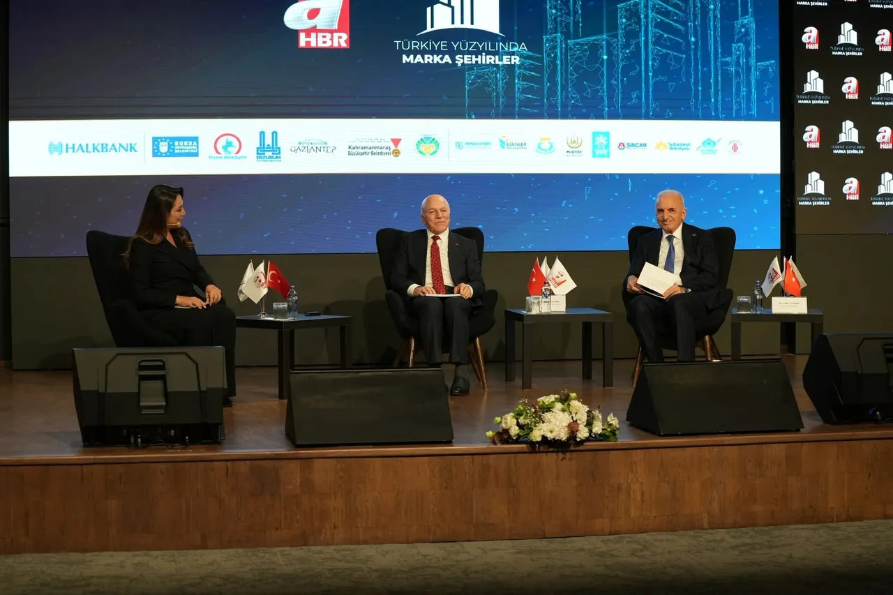Başkan Yıldırım, “Türkiye Yüzyılı’nda Marka Şehirler” programında Ümraniye’yi anlattı