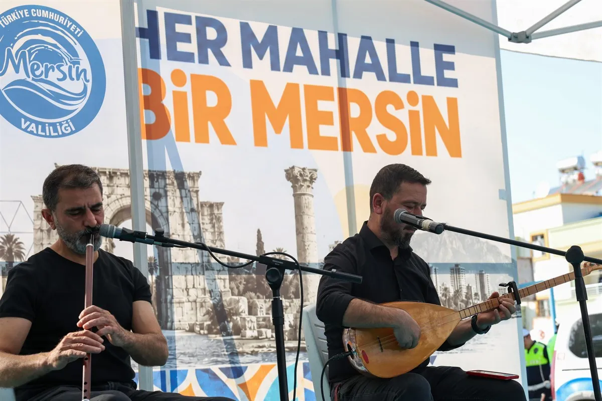 Mersin Valiliği tarafından hayata geçirilen “Her Mahalle Bir Mersin” programının üçüncüsü, Mersin Valisi Toros’un katılımıyla yapıldı