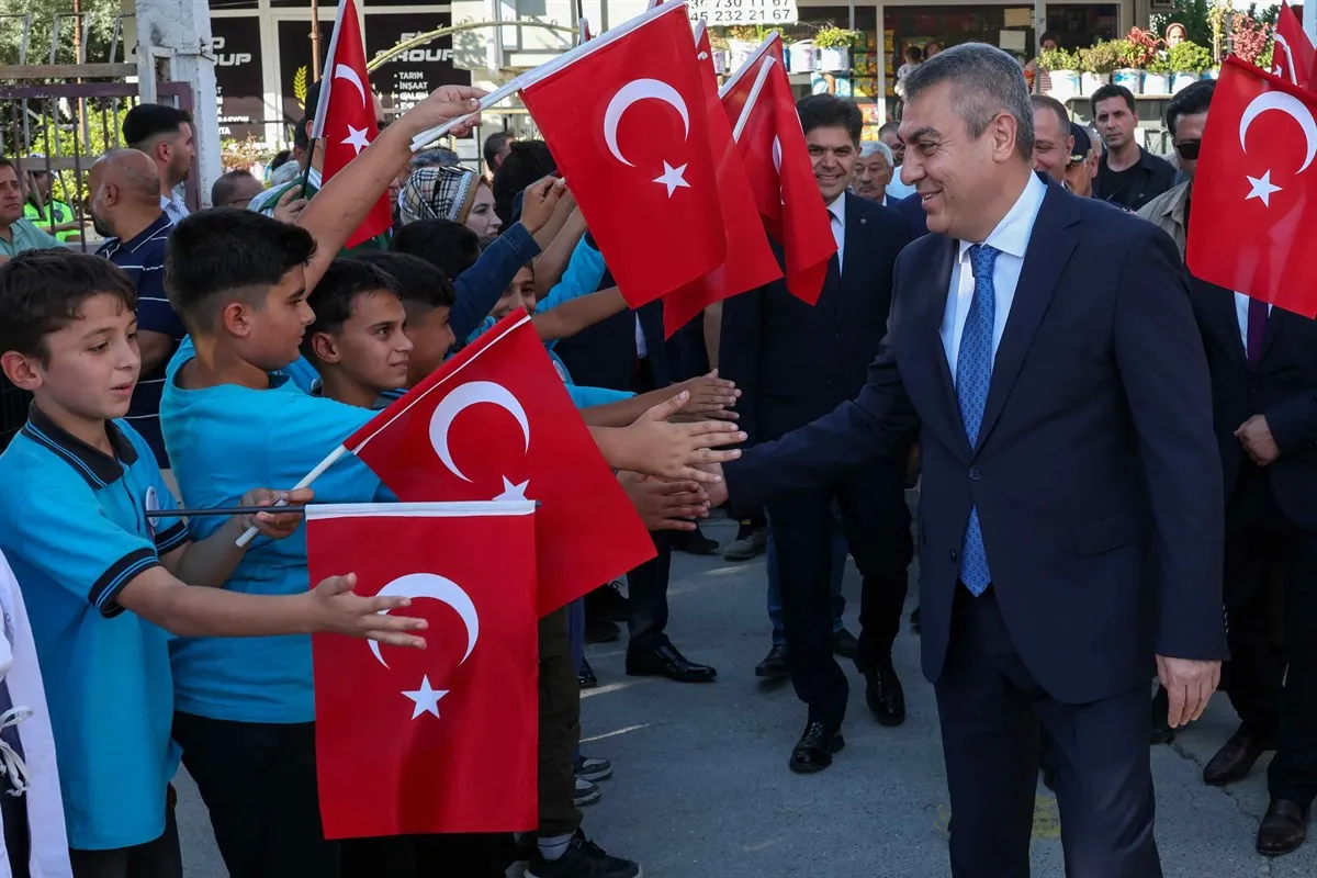 Mersin Valiliği tarafından hayata geçirilen “Her Mahalle Bir Mersin” programının üçüncüsü, Mersin Valisi Toros’un katılımıyla yapıldı