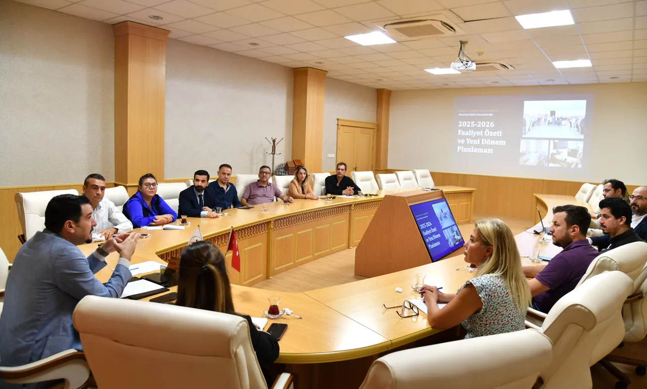 Osmaniye Korkut Ata Üniversitesinde Mezunlarla İlişkiler Koordinatörlüğü 2025-2026 dönemi faaliyet değerlendirme ve planlama toplantısı yapıldı