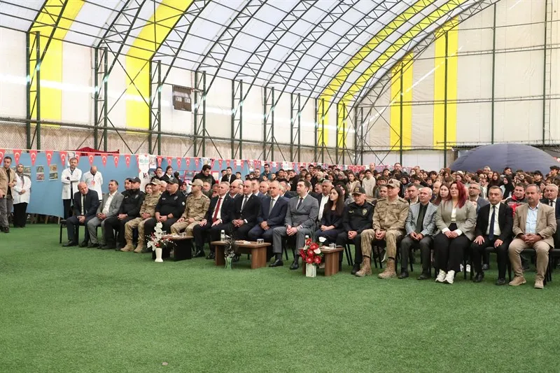 Vali Erol, Kabataş ilçesinde Düzenlenen Bilim Şenliğine katıldı