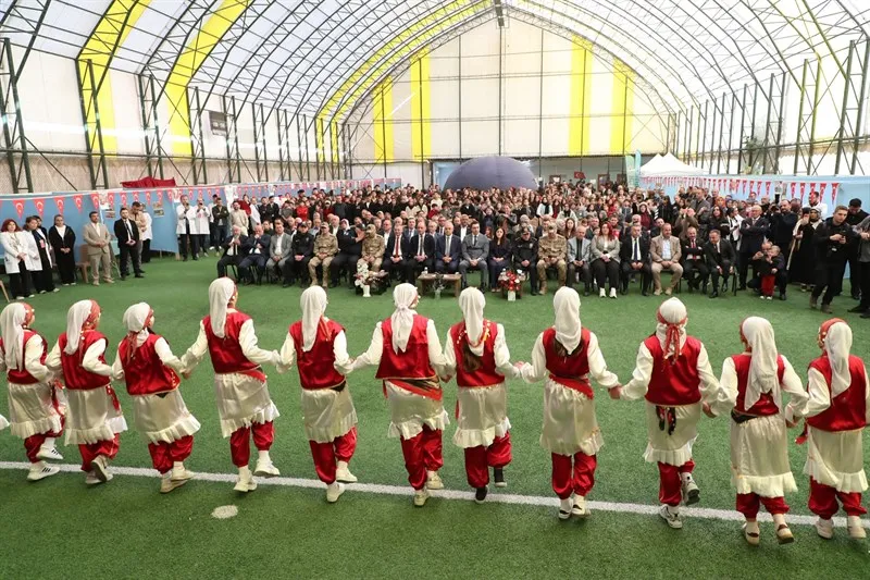 Vali Erol, Kabataş ilçesinde Düzenlenen Bilim Şenliğine katıldı
