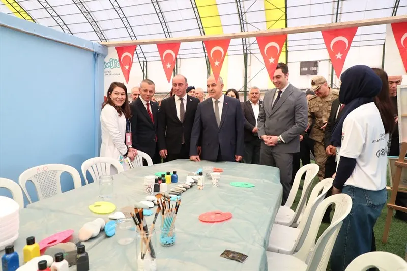 Vali Erol, Kabataş ilçesinde Düzenlenen Bilim Şenliğine katıldı
