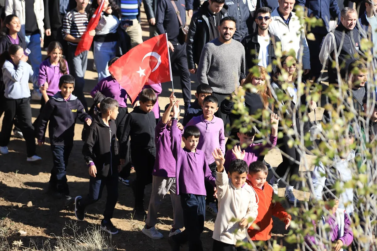 17. İstiklal Yolu Yürüyüşü geniş bir katılımla düzenlendi