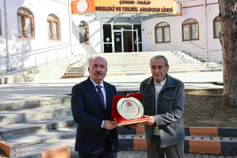 İskilip Kaymakamı Polat, İskilip Mesleki ve Teknik Anadolu Lisesine kazandırılan 2 adet CNC makinesinin açılış programına katıldı