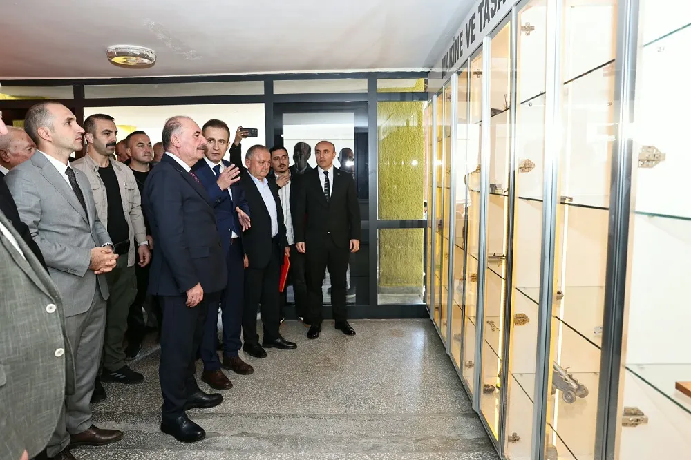 İskilip Kaymakamı Polat, İskilip Mesleki ve Teknik Anadolu Lisesine kazandırılan 2 adet CNC makinesinin açılış programına katıldı