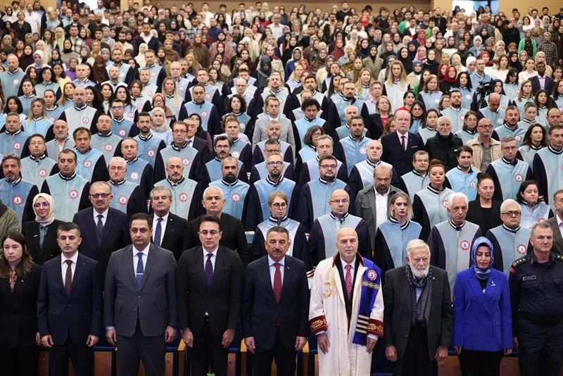 Vali Osman Hacıbektaşoğlu, Zonguldak Bülent Ecevit Üniversitesinin 2026–2027 Akademik Yılı açılış törenine katıldı