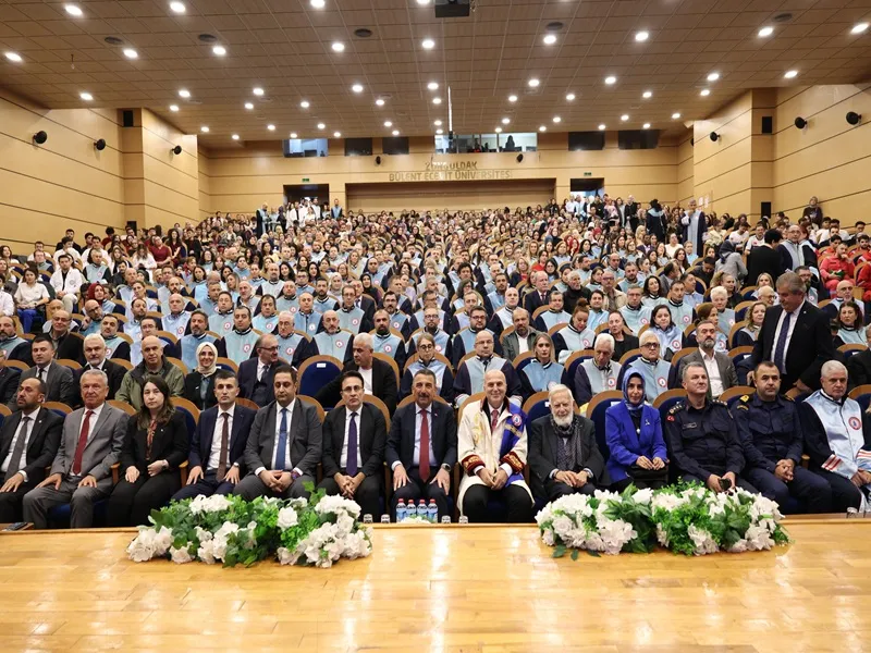 Vali Osman Hacıbektaşoğlu, Zonguldak Bülent Ecevit Üniversitesinin 2026–2027 Akademik Yılı açılış törenine katıldı