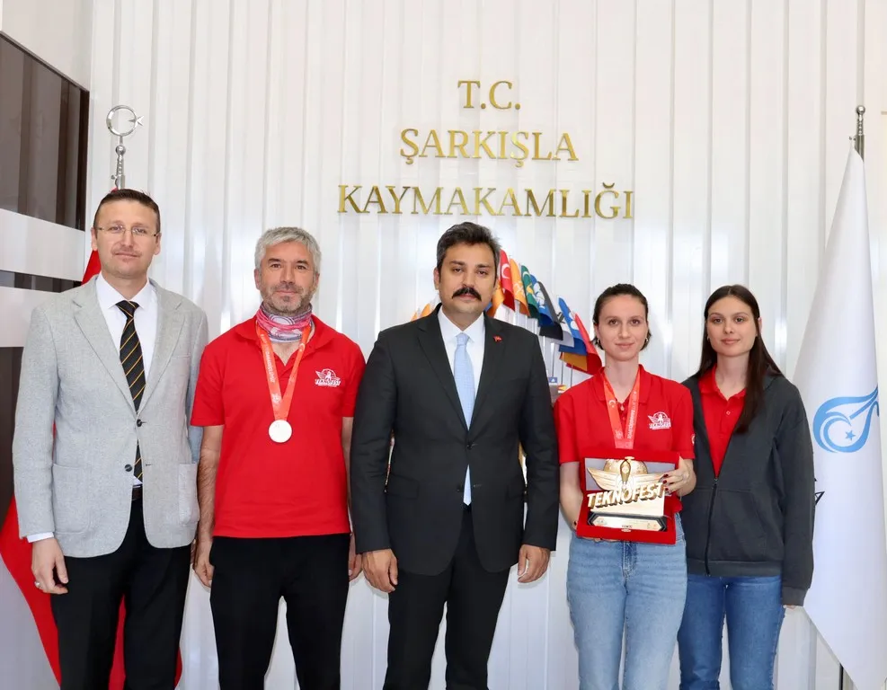 TEKNOFEST 2026'da dereceye giren öğrencileri makamda ağırlandı