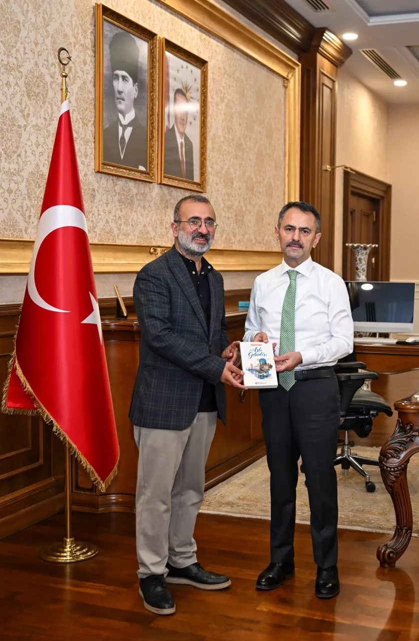 Kocaeli Hürkuş Gazetesi Genel Yayın Yönetmeni Yılmaz Dalgalan, Vali Aktaş’ı ziyaret etti