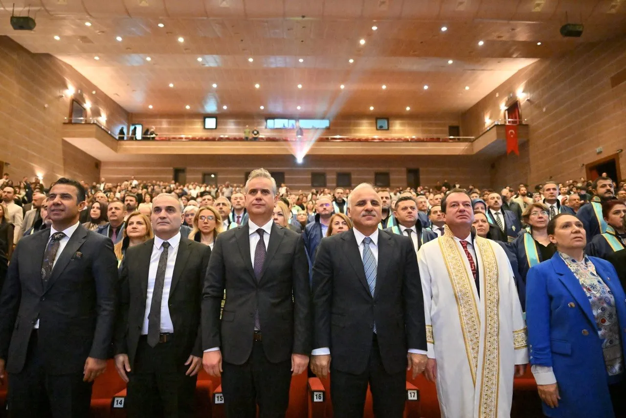 Vali Zorluoğlu, Dicle Üniversitesinin akademik yıl açılış törenine katıldı