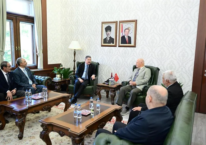 Emekli Vali Kadir Çalışıcı Eskişehir dostluk istişare meclisi üyeleri, Eskişehir Valisi Yılmaz’ı ziyaret etti