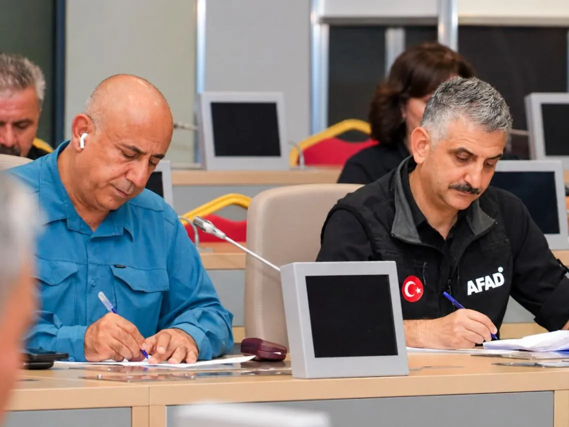 21 Ekim 2026 Ulusal Afet Tatbikatı Sonrası İstanbul İl Afet ve Acil Durum Müdürlüğü Hasdal Yerleşkesi’nde gerçekleştirilen değerlendirme toplantısı