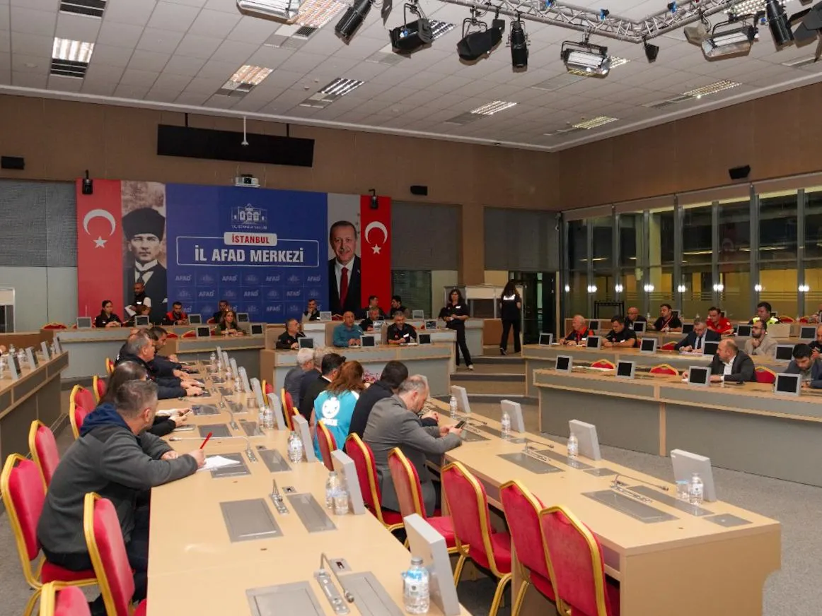21 Ekim 2026 Ulusal Afet Tatbikatı Sonrası İstanbul İl Afet ve Acil Durum Müdürlüğü Hasdal Yerleşkesi’nde gerçekleştirilen değerlendirme toplantısı