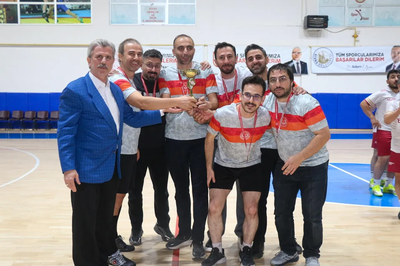 Sivas Cumhuriyet Üniversitesi Akademisyenlerinden Futsal turnuvasında başarı