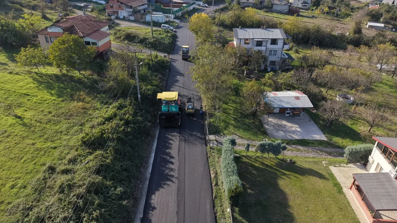 Sapanca Hacımercan’da yollar sıcak asfaltla buluştu