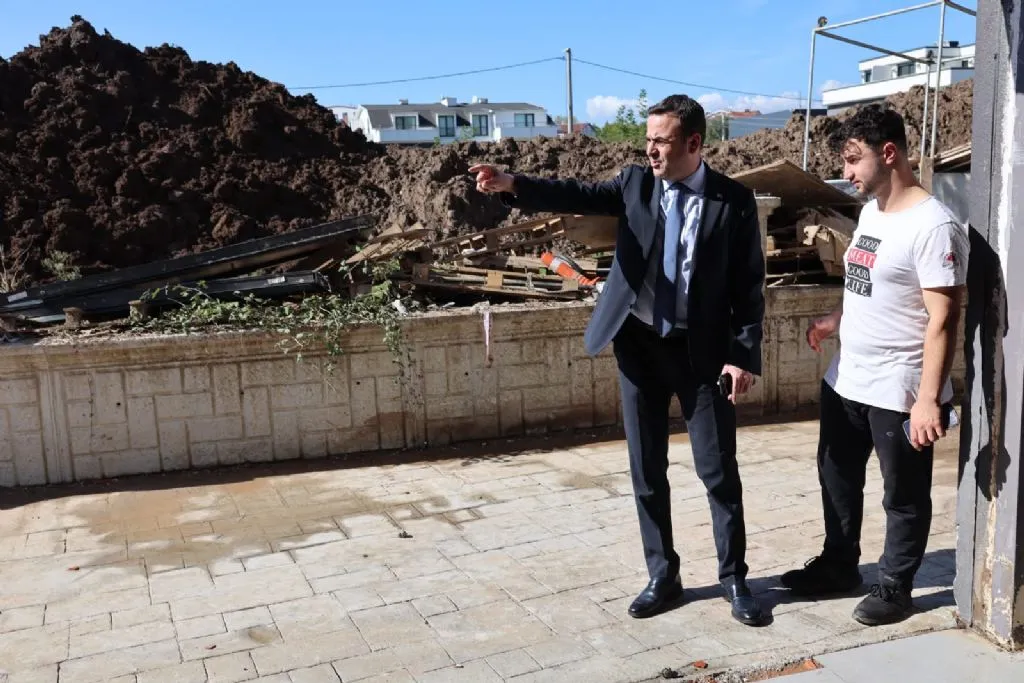 Başkan Özlü?den Selzede Esnafa Destek