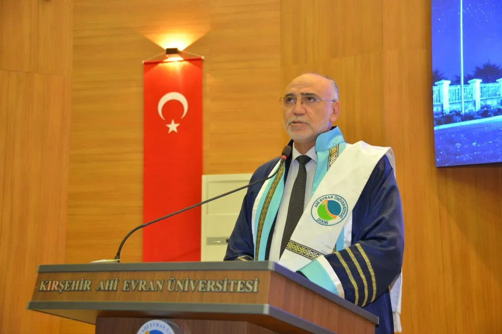 Kırşehir Ahi Evran Üniversitesinde doçentlik ünvanı alan akademisyenler için doçentlik Biniş Giyme Töreni düzenlendi
