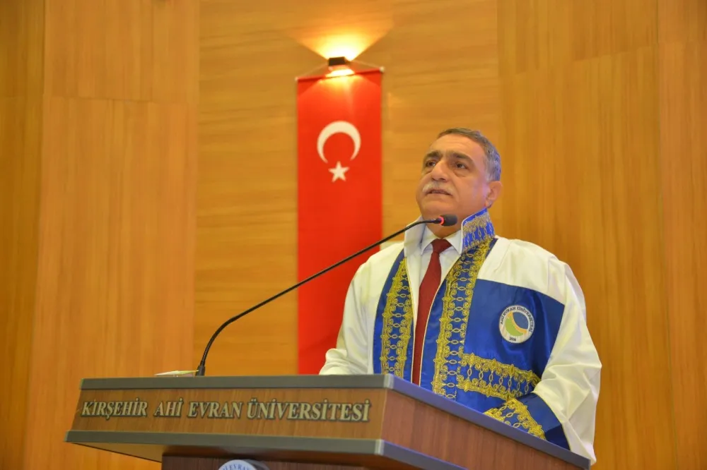 Kırşehir Ahi Evran Üniversitesinde doçentlik ünvanı alan akademisyenler için doçentlik Biniş Giyme Töreni düzenlendi