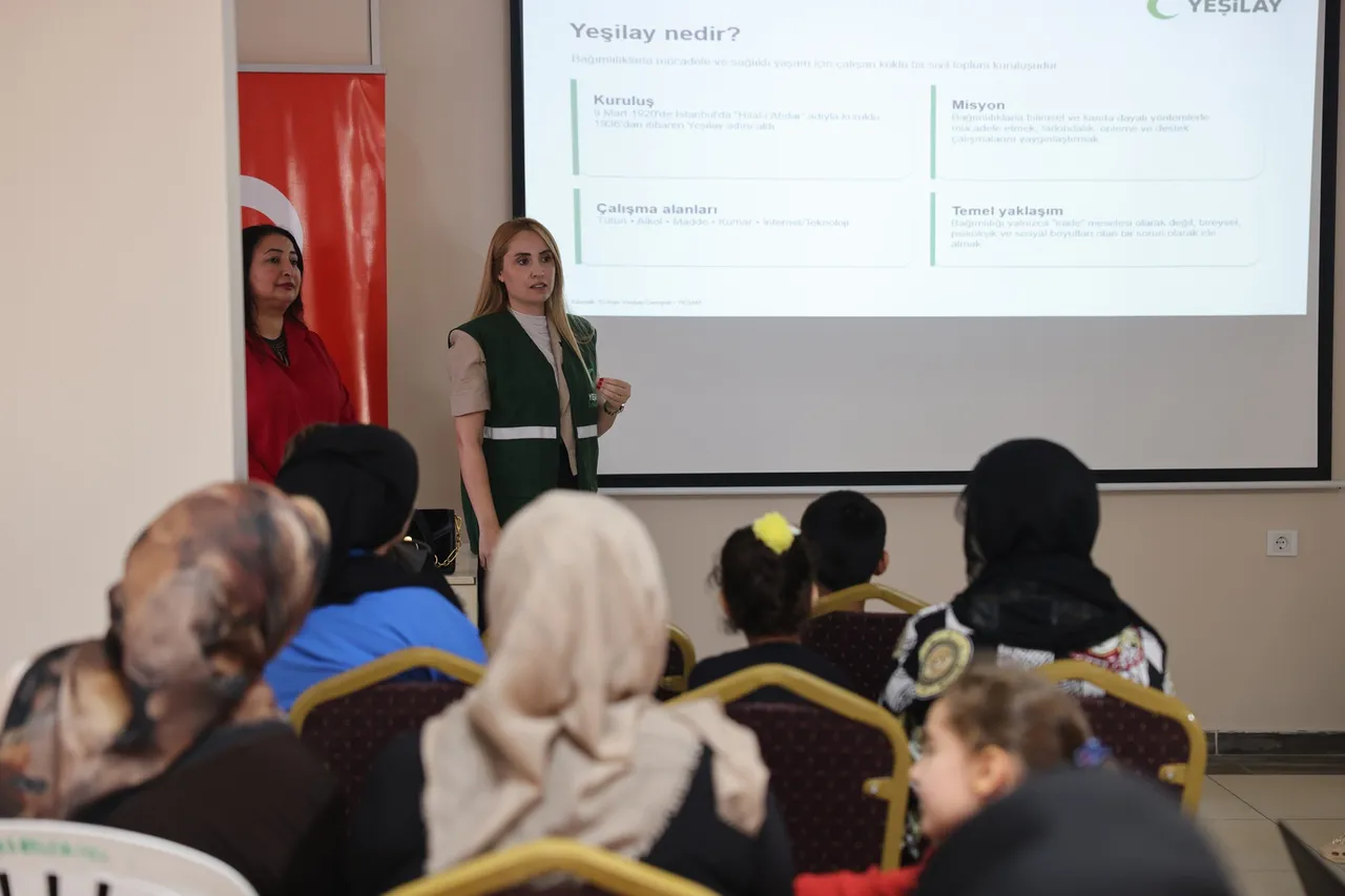 Toroslar’da annelere dijital bağımlılıkla mücadele eğitimi