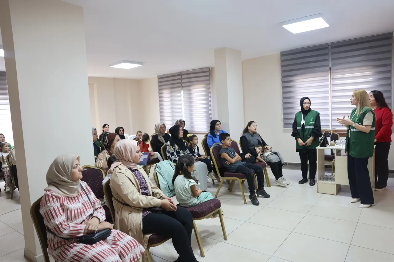 Toroslar’da annelere dijital bağımlılıkla mücadele eğitimi