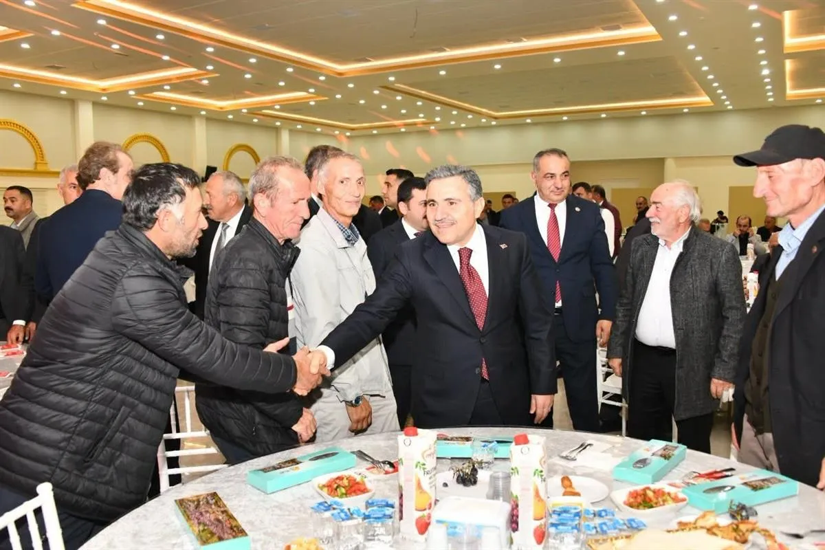 Gümüşhane Valisi Cevdet Atay muhtarlarıyla Kelkit’te bir araya geldi