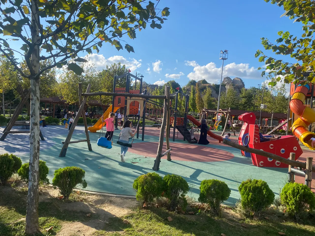 Fatihliler, baharın keyfini yaşam merkezlerinde çıkarıyor