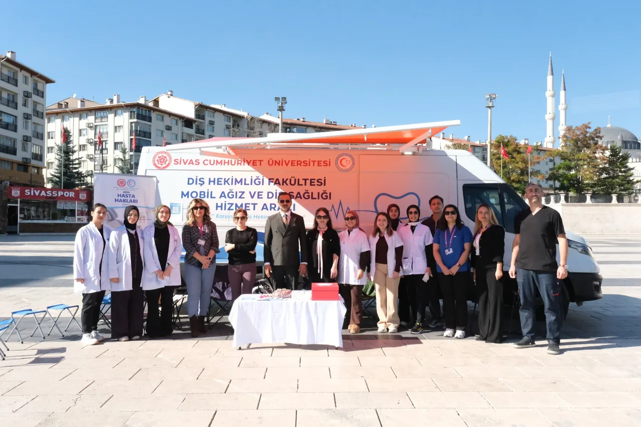 Sivas Cumhuriyet Üniversitesi’nden Hasta Hakları Günü kapsamında mobil ağız ve diş sağlığı hizmeti