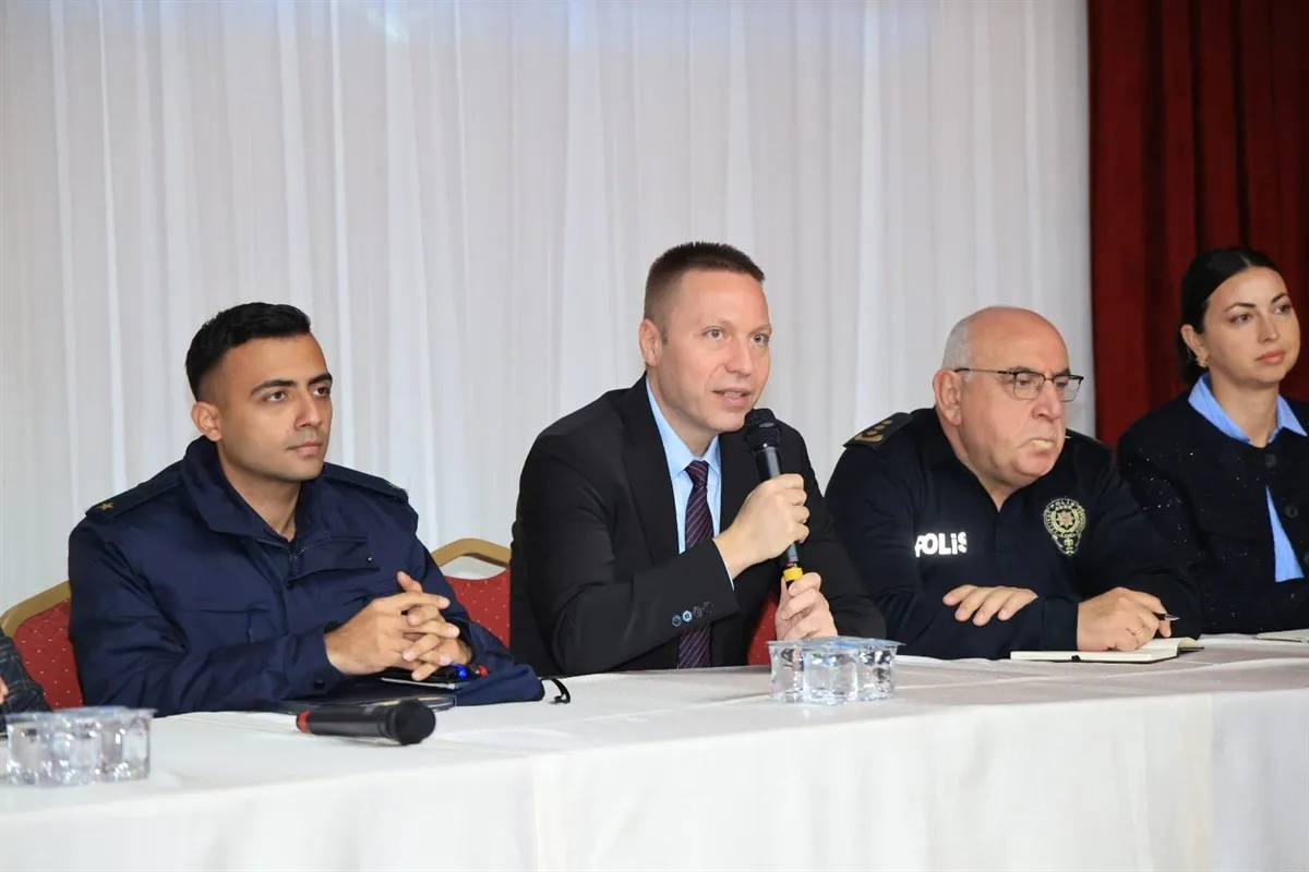 Vatandaşla buluşma genelgesi kapsamında muhtarlar toplantısı düzenlendi