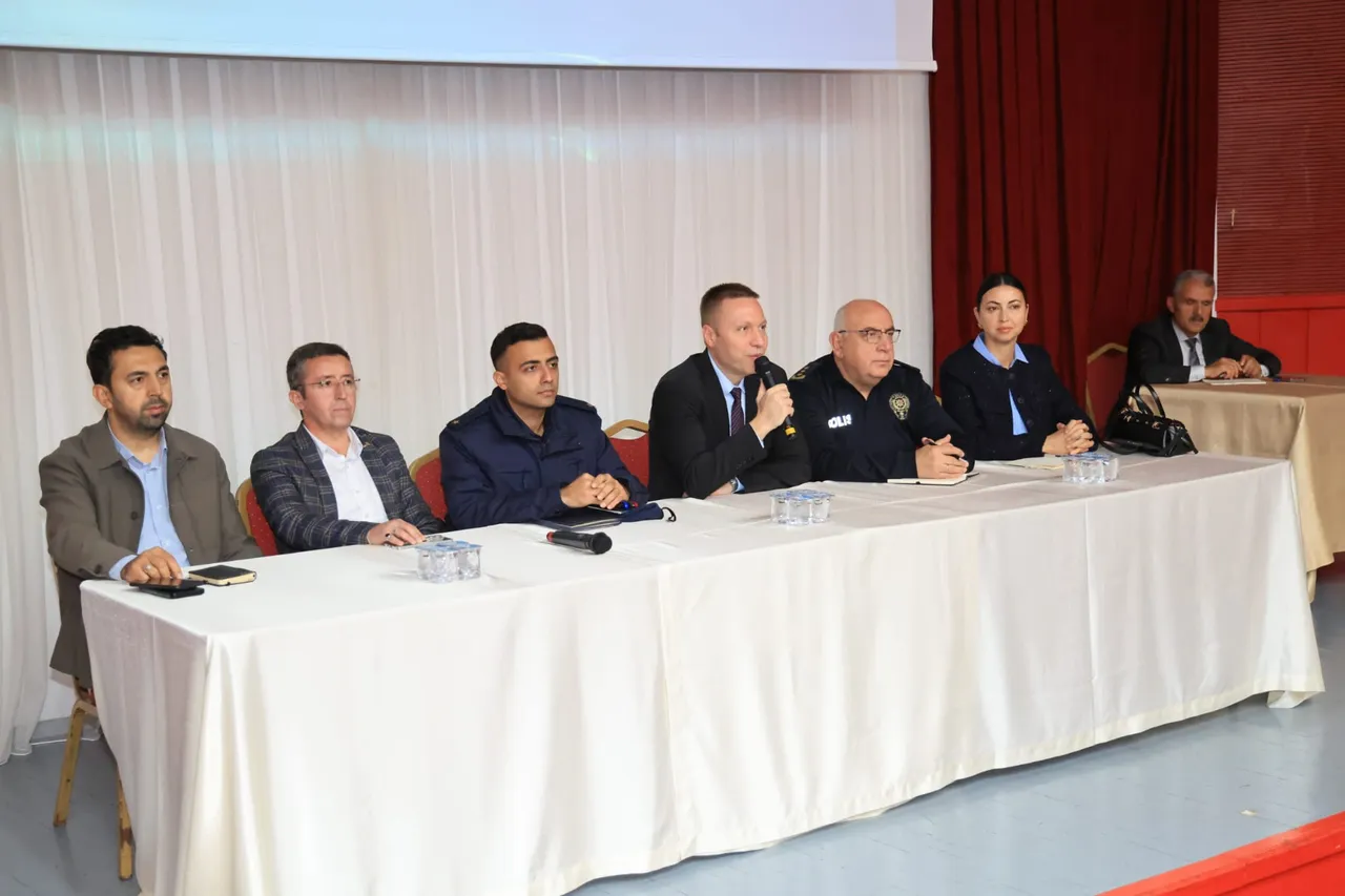 Vatandaşla buluşma genelgesi kapsamında muhtarlar toplantısı düzenlendi