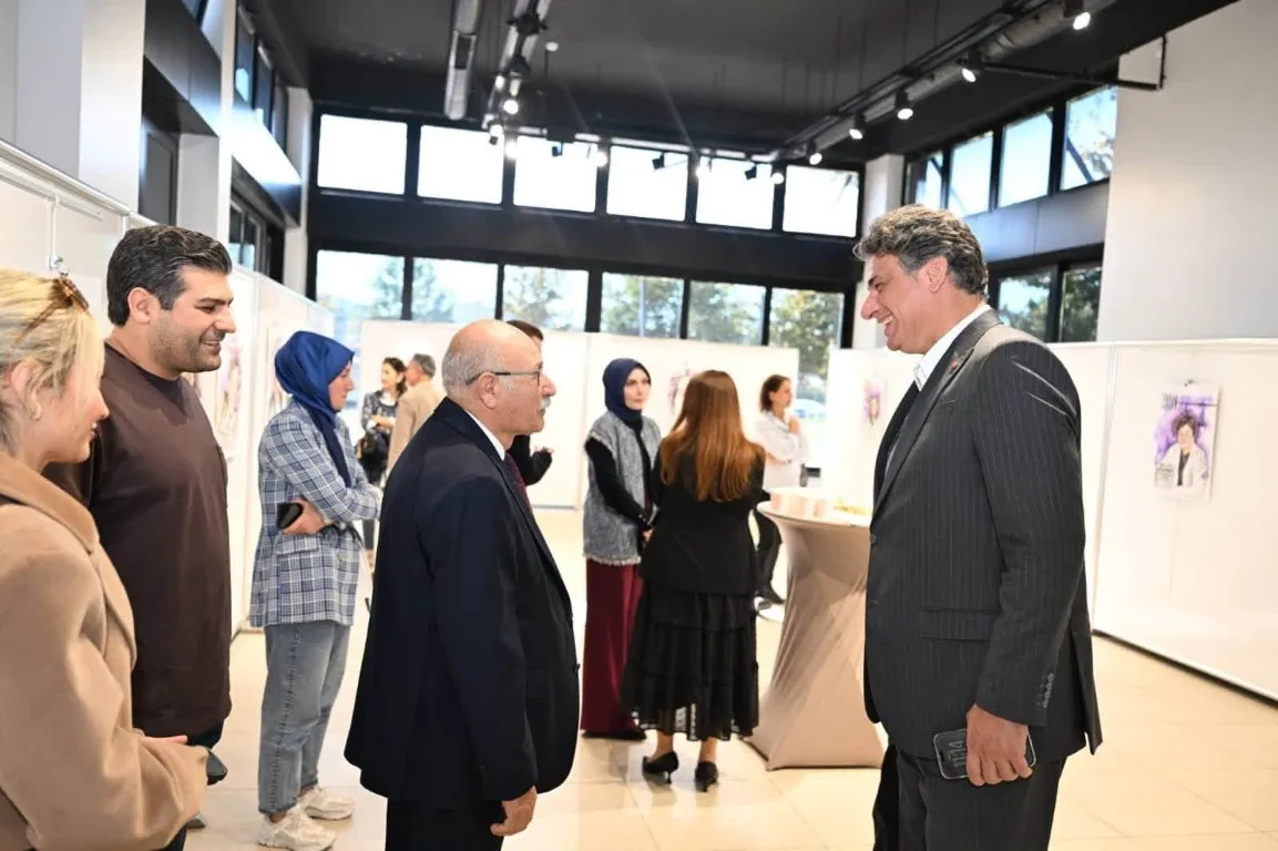 Cumhuriyet’in öncü kadınları sergisi Kartepe Sanat Evi’nde