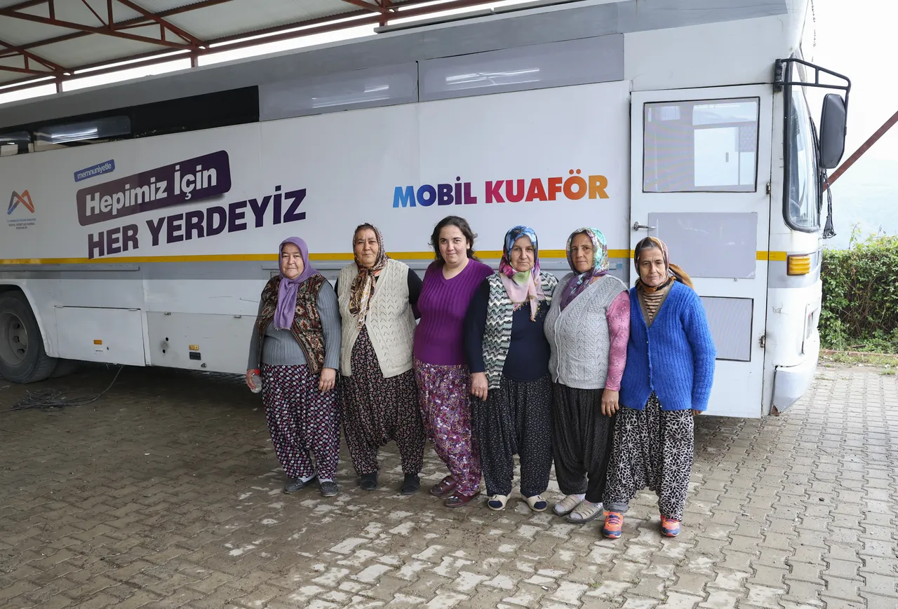 Mersin Büyükşehir’in ‘Mobil Kuaför’ Hizmeti Kırsal Mahallelerde Vatandaşların Yanında