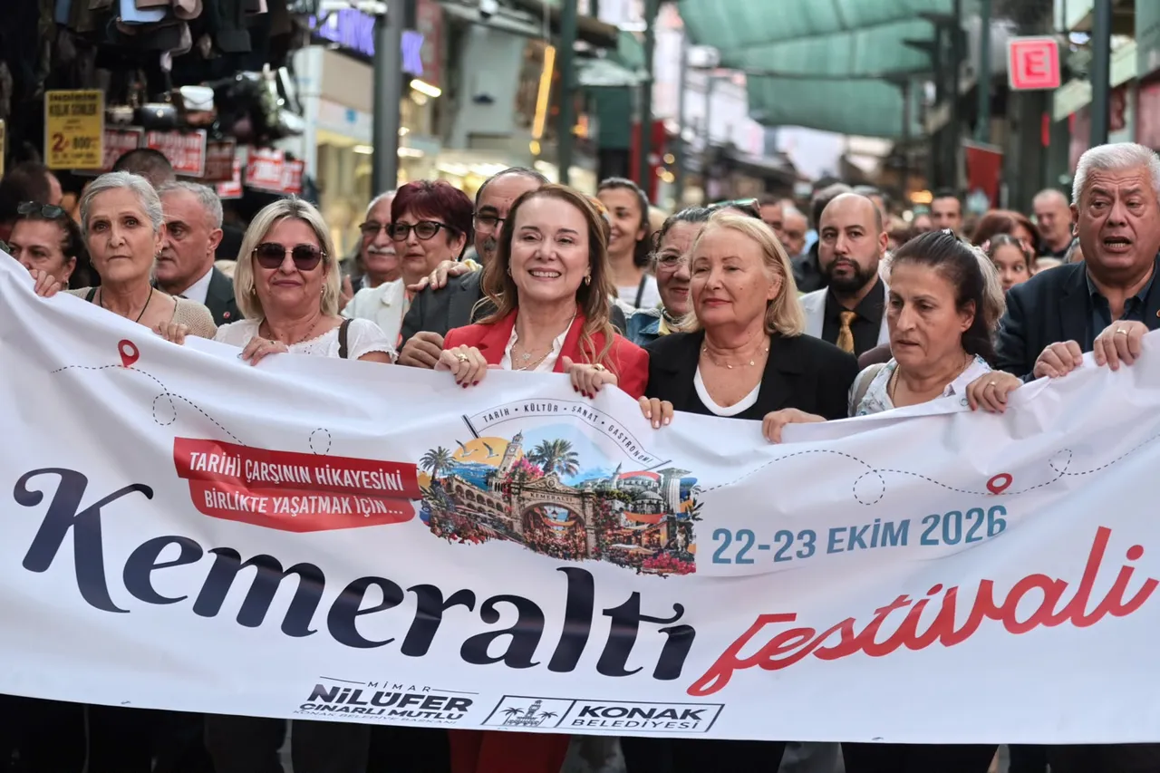 Kemeraltı’nın sokakları festivalle şenlendi