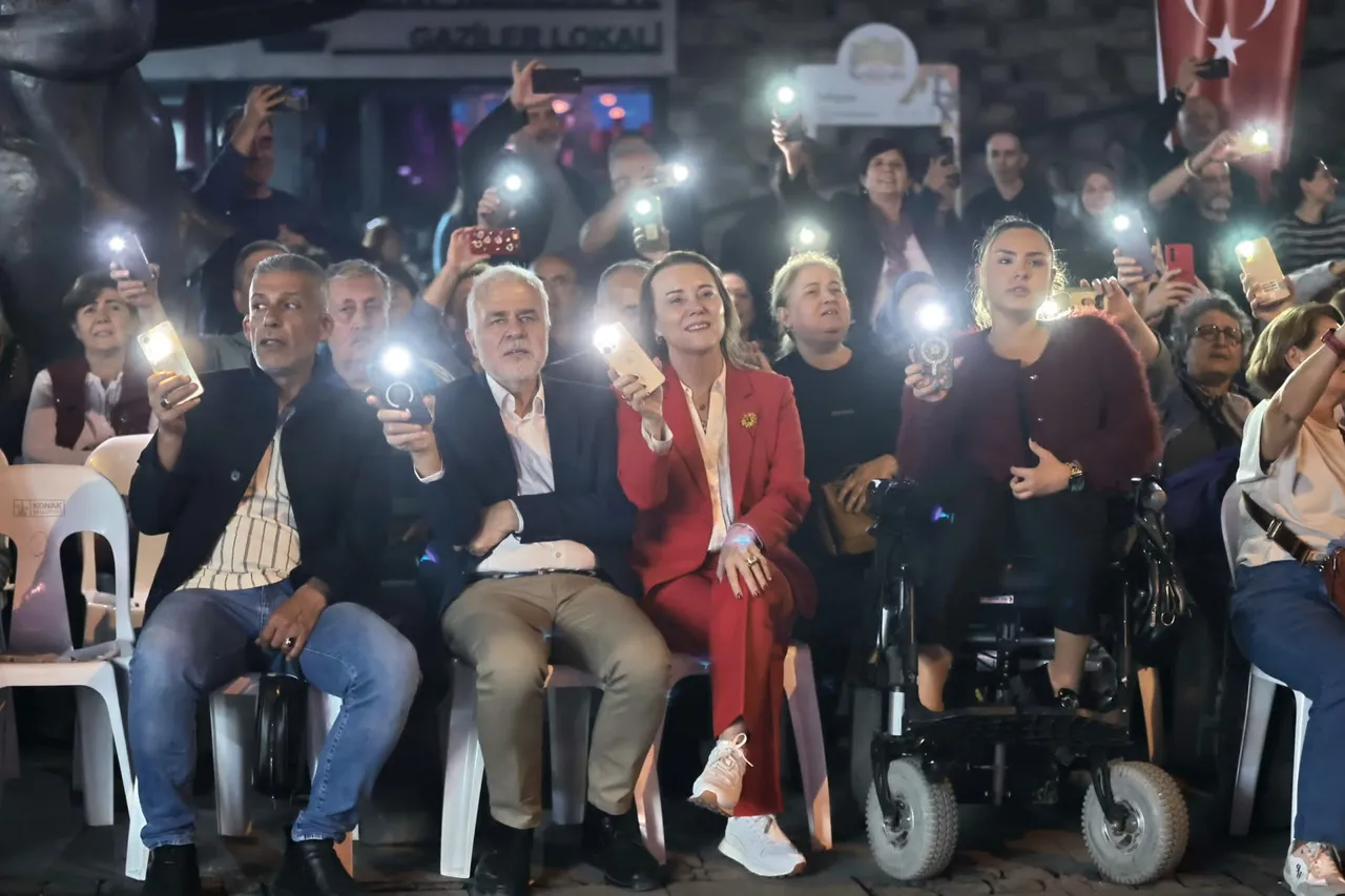 Kemeraltı’nın sokakları festivalle şenlendi