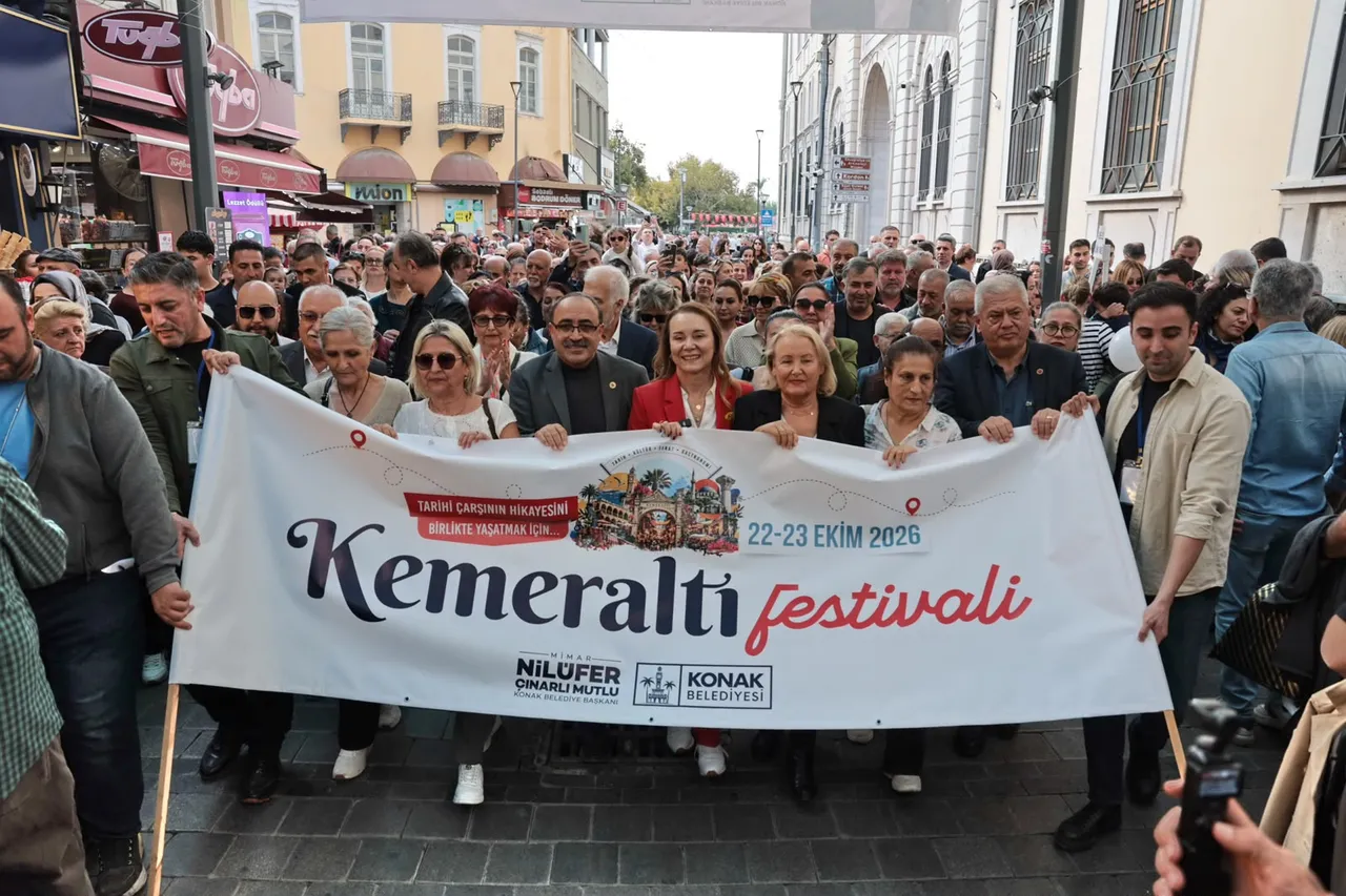 Kemeraltı’nın sokakları festivalle şenlendi