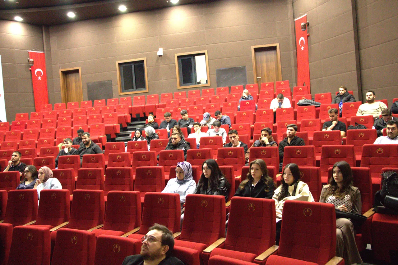 Dijital Tarım teknolojileri konferansında TOPRAQ temsilcileri öğrencilerle buluştu