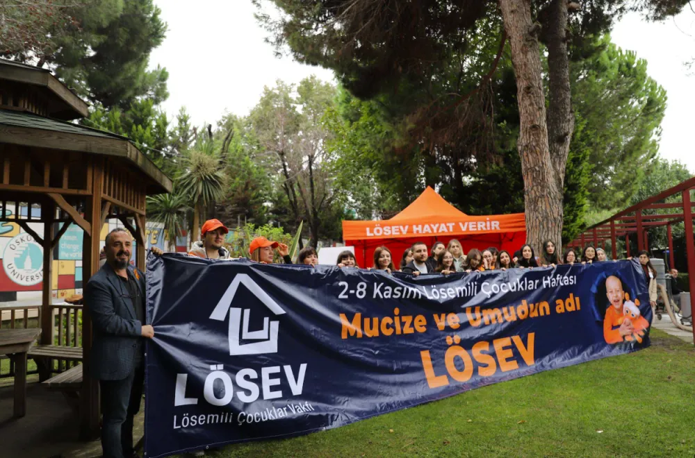 Öğrenciler LÖSEV farkındalığı için kurdele yaptı