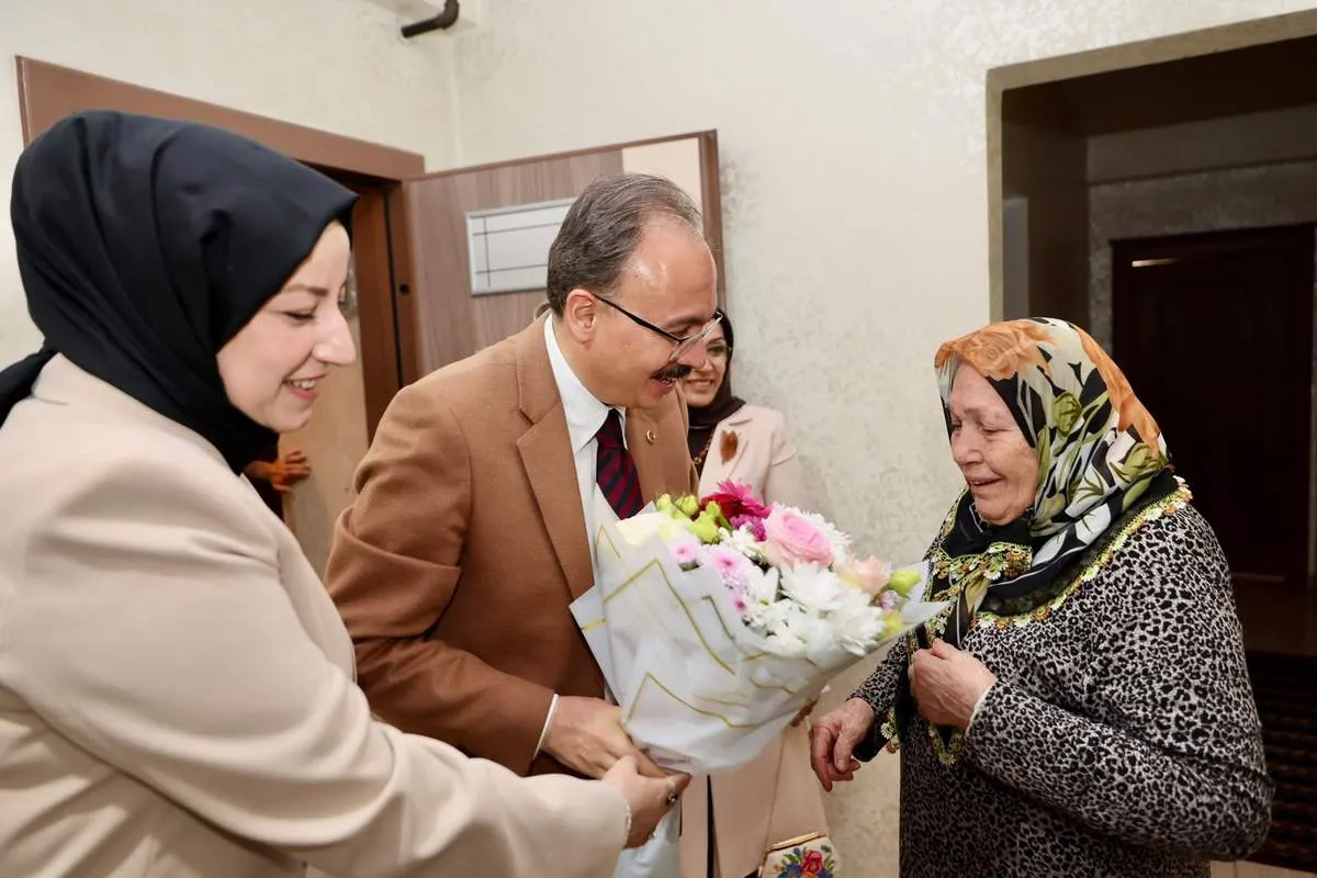 Vali Kızılkaya, Siirt mutfağının yaşatılmasına katkı sunan Saliha Bayram’ı ziyaret etti