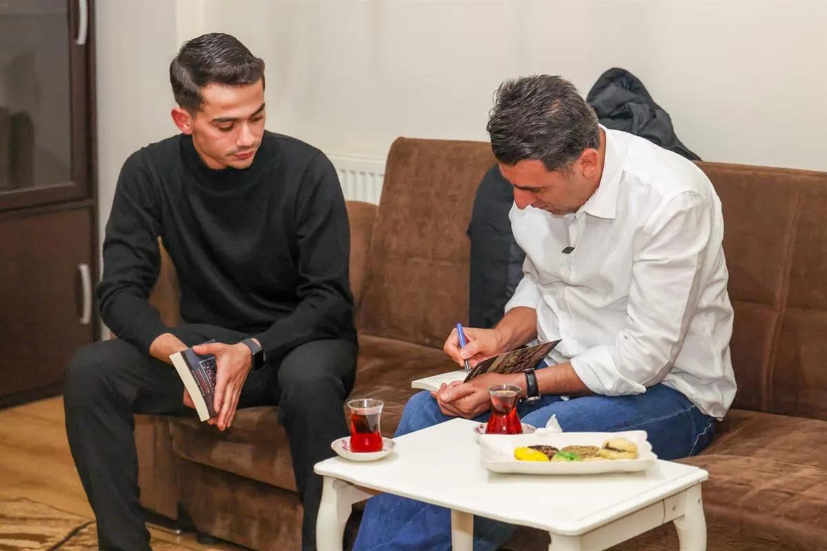 Tunceli Valisi Aygöl, öğrenci evini ziyaret etti
