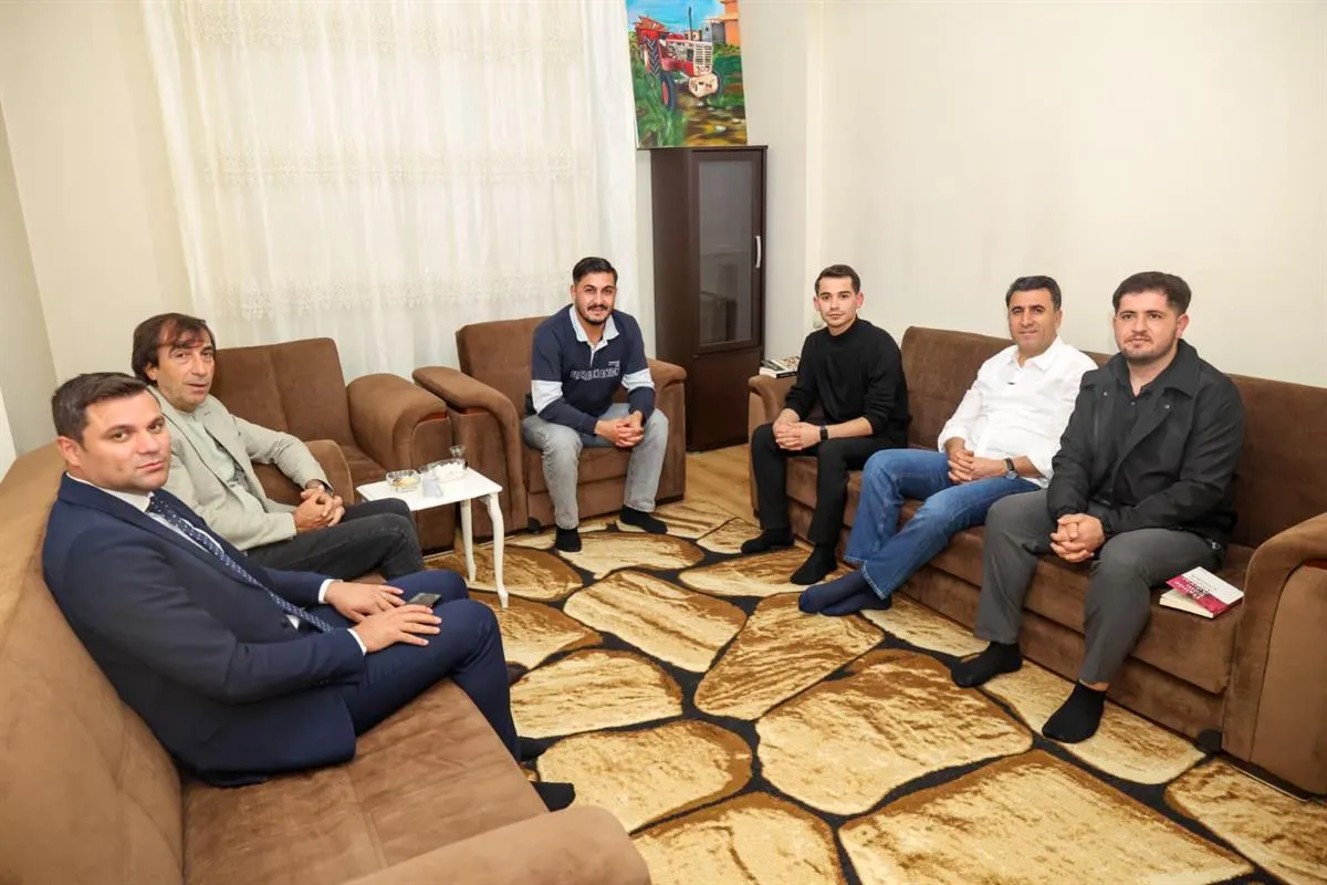 Tunceli Valisi Aygöl, öğrenci evini ziyaret etti