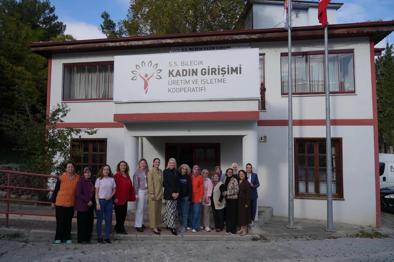 Bilecik'te kadın emeği üretimle büyüyor. kooperatife 8 adet yeni dikiş makinesi alındı
