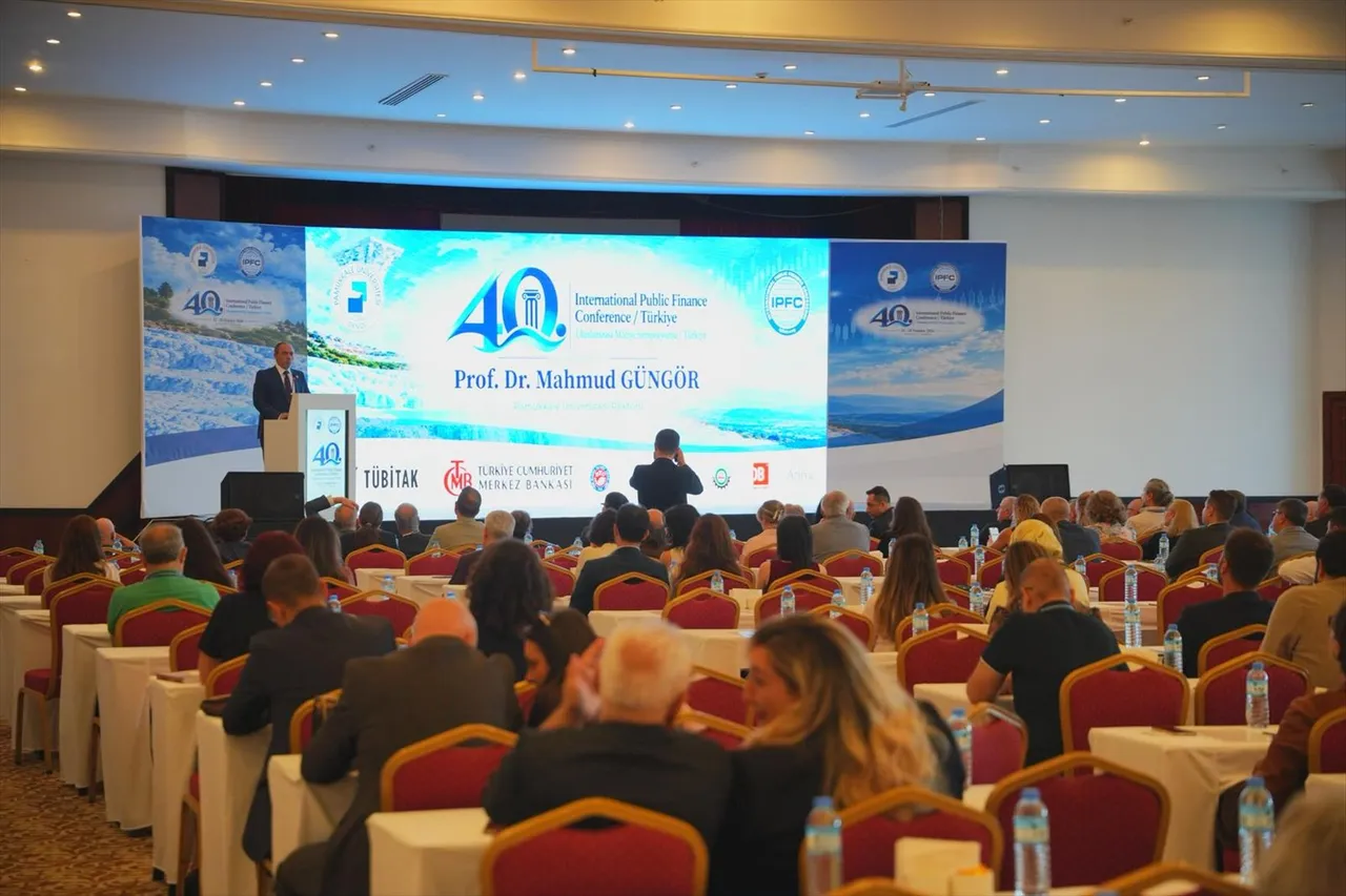 40. Uluslararası Maliye Sempozyumu’nun açılışı Rektör Güngör’ün katılımıyla yapıldı