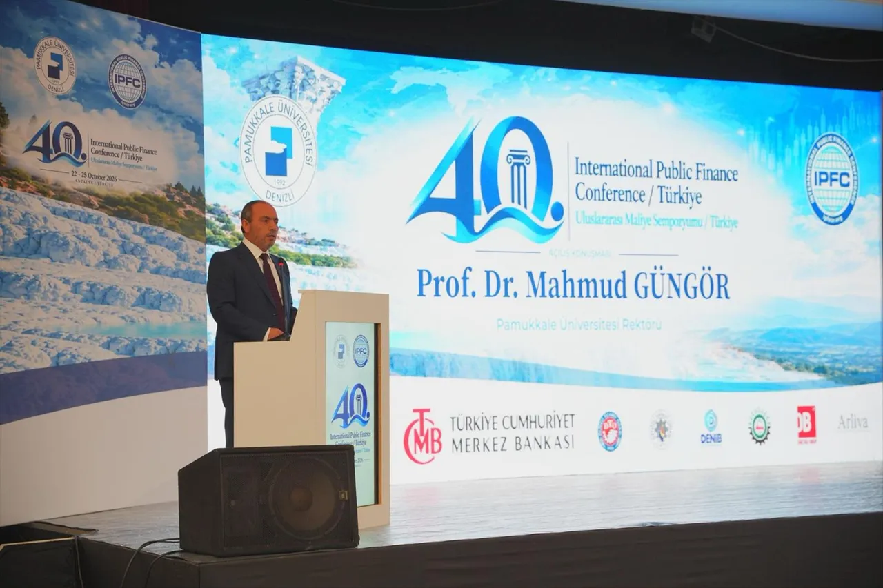 40. Uluslararası Maliye Sempozyumu’nun açılışı Rektör Güngör’ün katılımıyla yapıldı