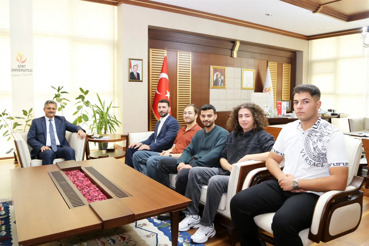 İlim yayma cemiyeti Siirt erkek öğrenci yurdu Müdürü Acıtan, Siirt Üniversitesi Rektörünü ziyaret etti