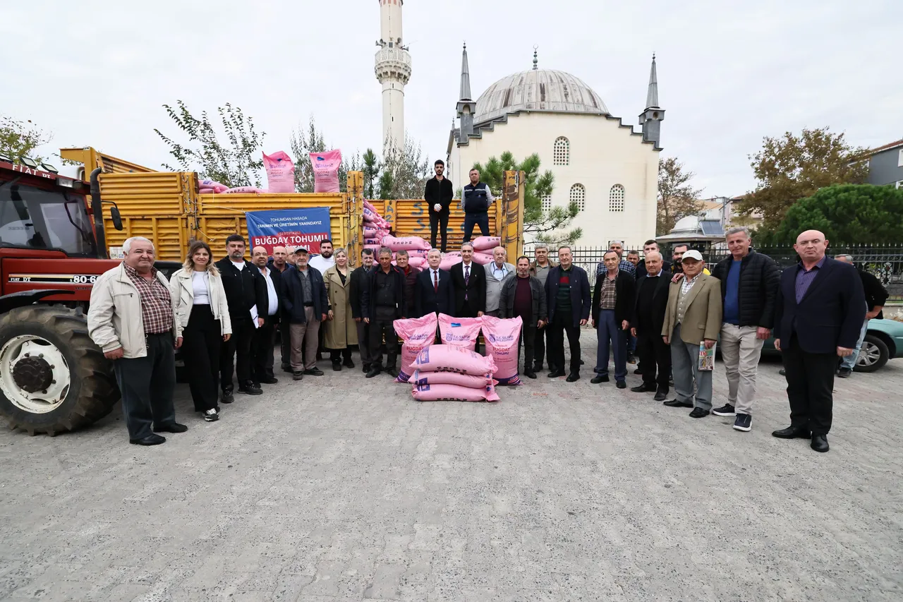 Çanta Mahallesi’ndeki üreticilere ücretsiz buğday tohumu desteği gerçekleşti
