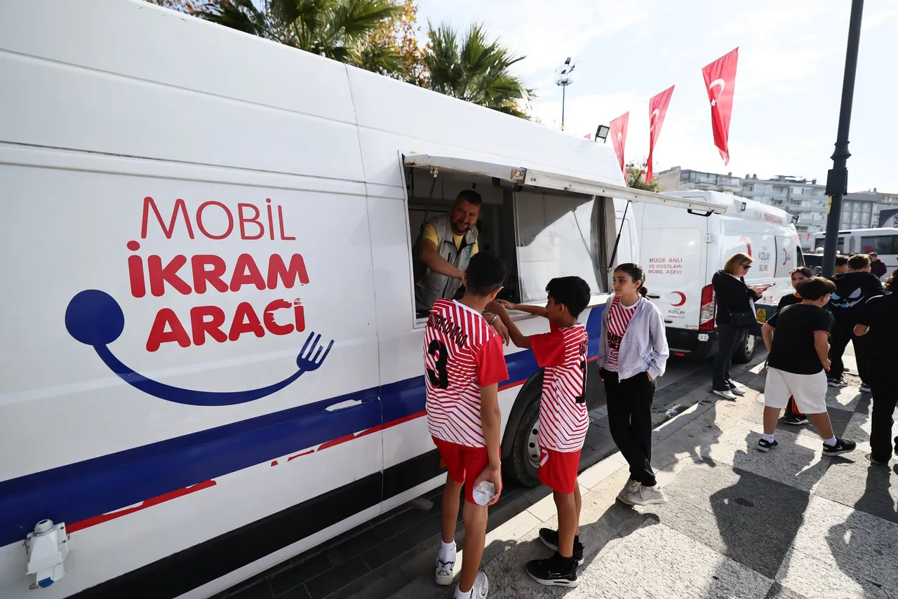 Silivri Sahili’nde okullar arası 29 Ekim Cumhuriyet Koşusu yapıldı