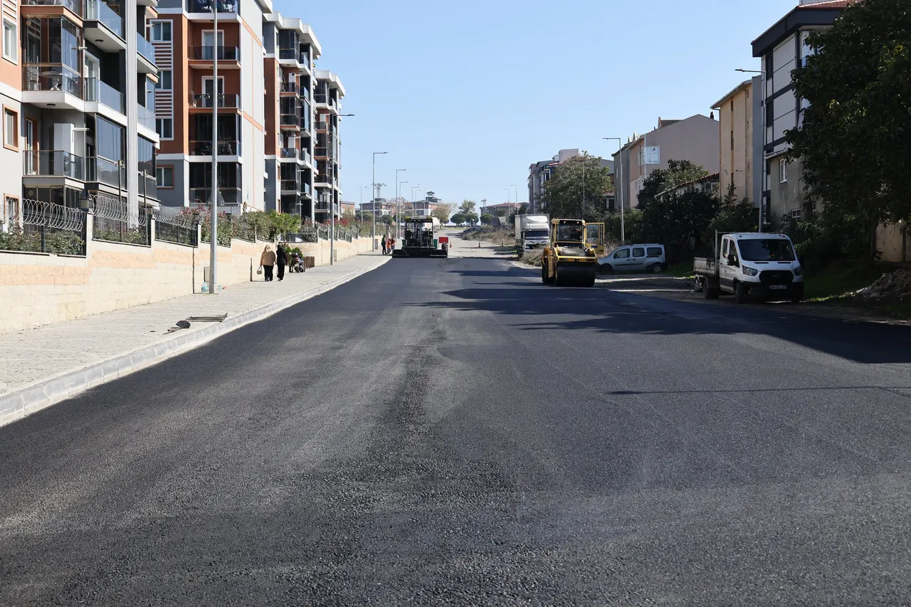 Silivri Belediyesi’nden Mimarsinan Mahallesi’nde asfaltlama çalışması