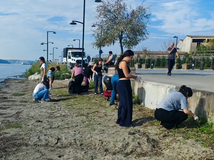 Çanakkale Belediyesi ve ÇOMÜ'den Barış Kordonu'nda ortak temizlik etkinliği