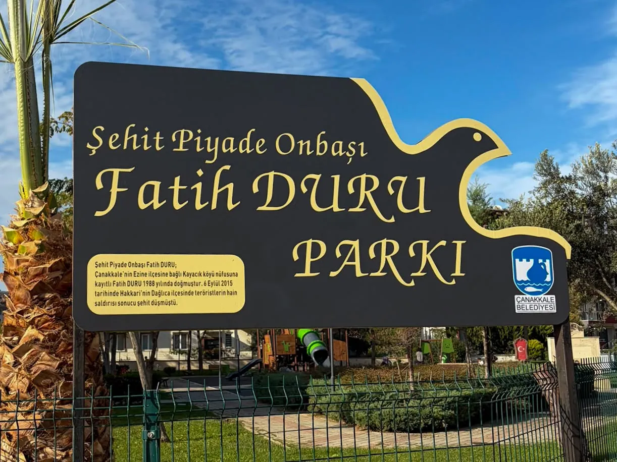 Şehitlerin isimlerini yaşatan parkların tabelaları yenilendi