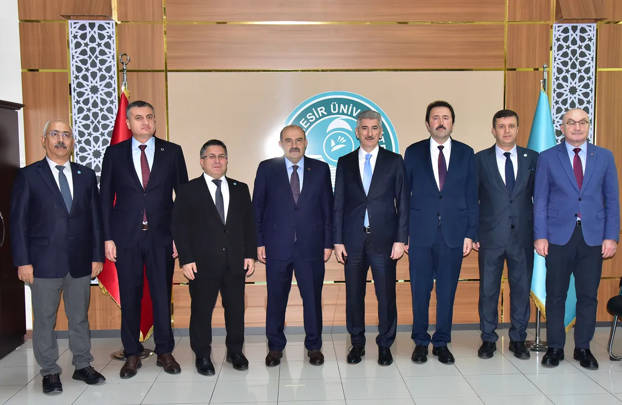 Anayasa Mahkemesi üyeleri ince ve Ömer Çınar ile Balıkesir Valisi Ustaoğlu, Rektör Oğurlu’yu ziyaret etti